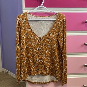 ❤️AE Soft & Sexy Knit Button up yellow floral Shirt